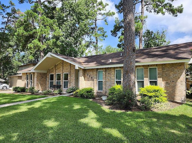Photo of 218 Tree Trunk Dr, Spring, TX
