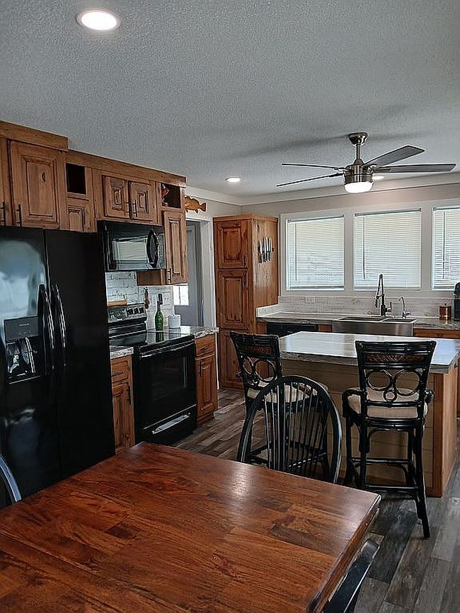 Preview of property located at 944 Palmer Dr