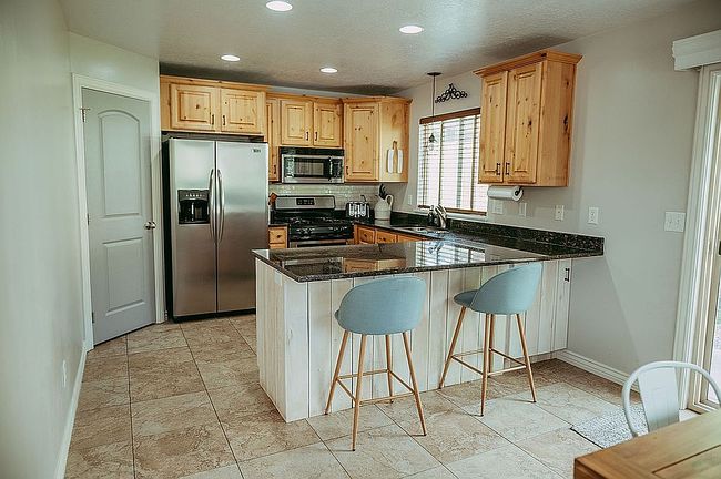 Image of 851 N Sapphire St