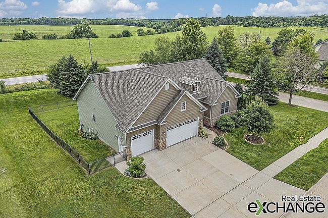 Photo of 46 Cobblestone Ln, Le Claire, IA