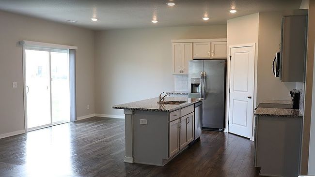 Additional photo 2 of property located at 2820 Sw Plaza Ln