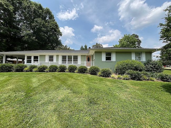 Photo of 606 Spring St, Walnut Cove, NC