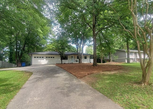 Photo of 303 Hip Pocket Rd, Peachtree City, GA