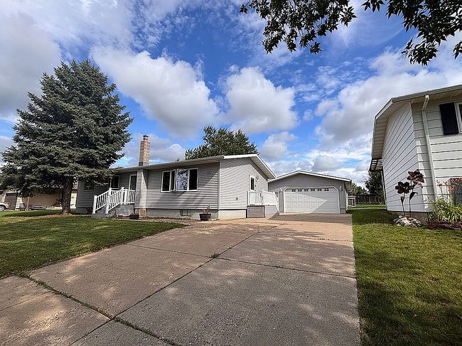 Photo of 200 10th St Ne, Beulah, ND
