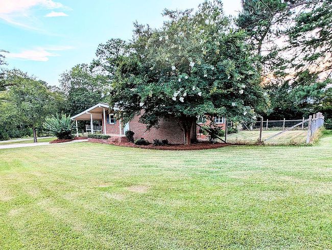 Photo of 105 Hillcrest Dr, Cochran, GA
