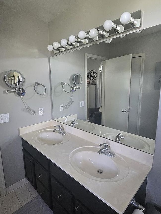 Photo of 5570 Wildrose Ave, West Bloomfield, MI