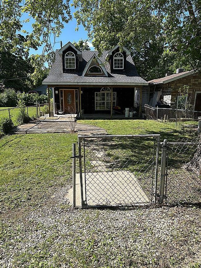 Image of 743 Linden St