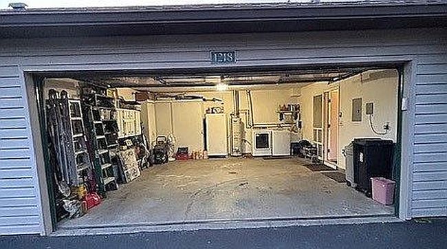 Photo of 1218 Stanford Ct, Coraopolis, PA
