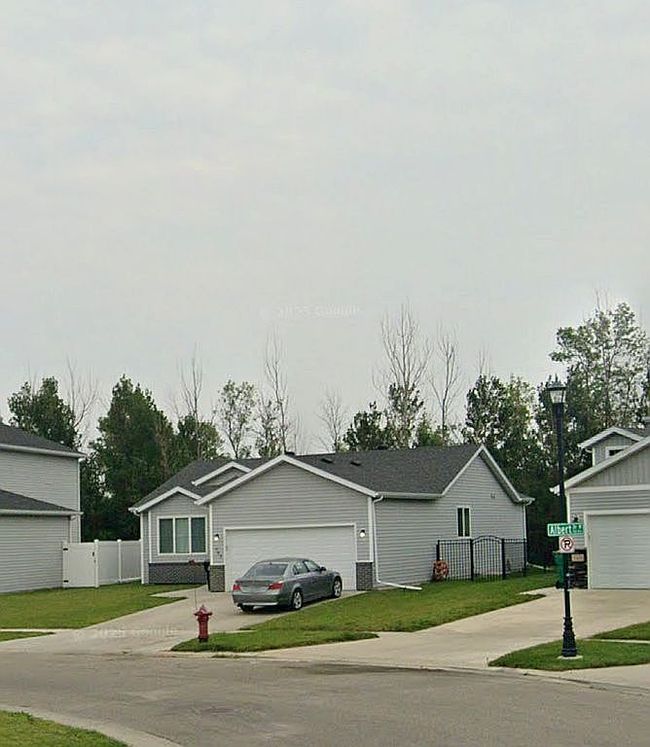 Additional photo 1 of property located at 765 Albert Dr W