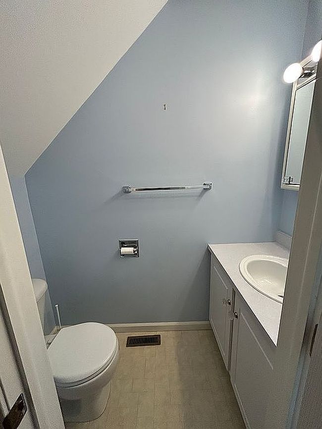 Photo of 153 High St Apt 28, Westerly, RI