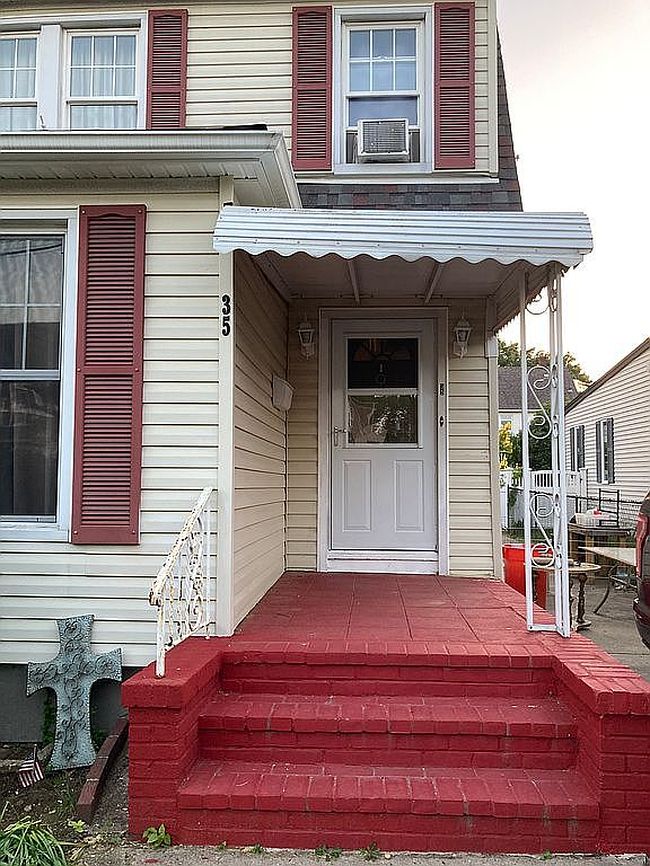 Photo of 35 Juniper Ave, Mineola, NY