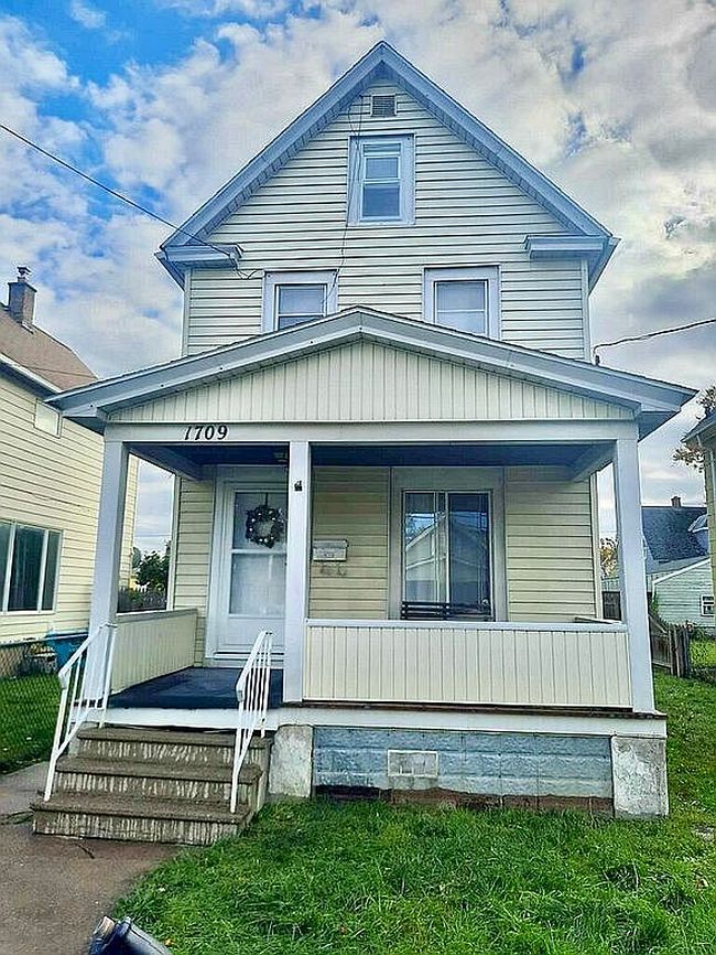 Photo of 1709 Willow Ave, Niagara Falls, NY