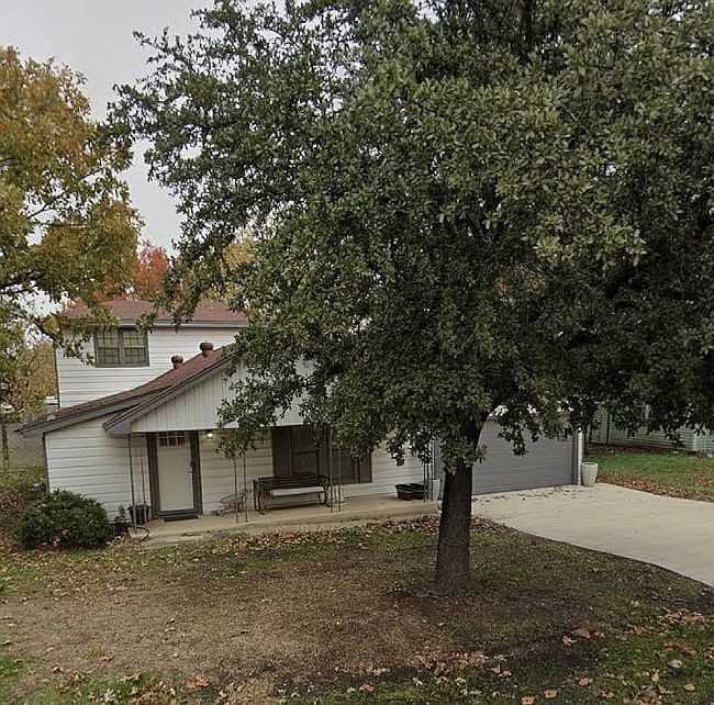 Photo of 416 W 3rd St, Justin, TX