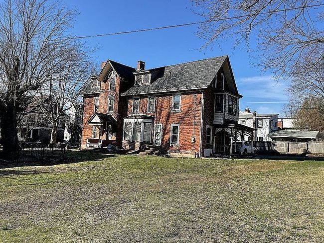 Image of 218 Center St