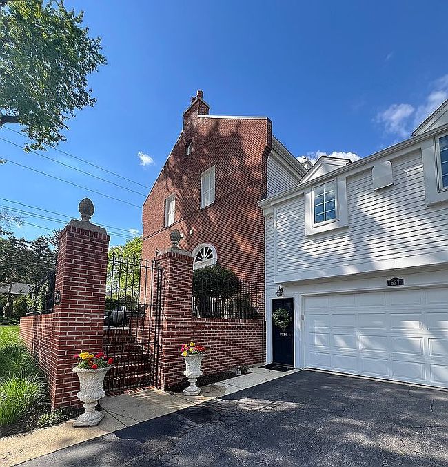 Image of 627 Fulton St
