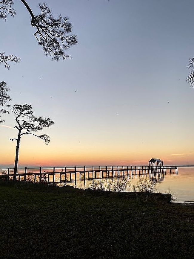 Photo of 215 N Bayshore Dr, Eastpoint, FL