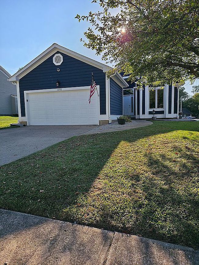 Photo of 1252 Mayfair Dr