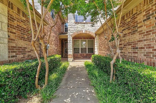 Photo of 4105 Cobblestone Dr, Carrollton, TX
