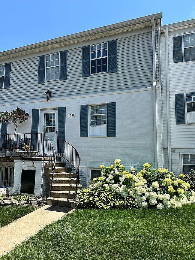 Photo of 165 Fairfield Dr, Warrenton, VA