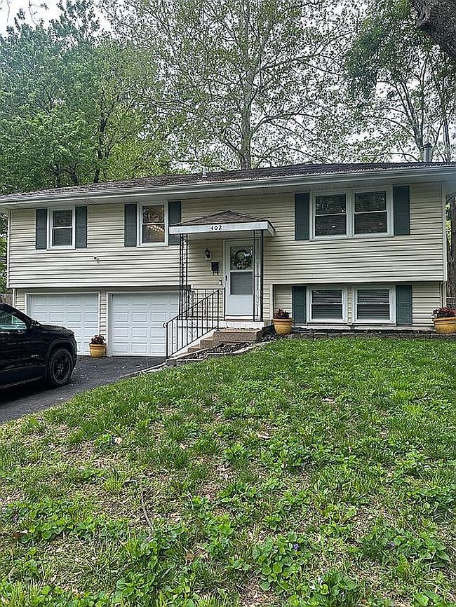 Image of 402 Se Sharon Dr