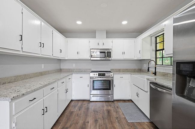 Image of 4325 Camellia Cir W