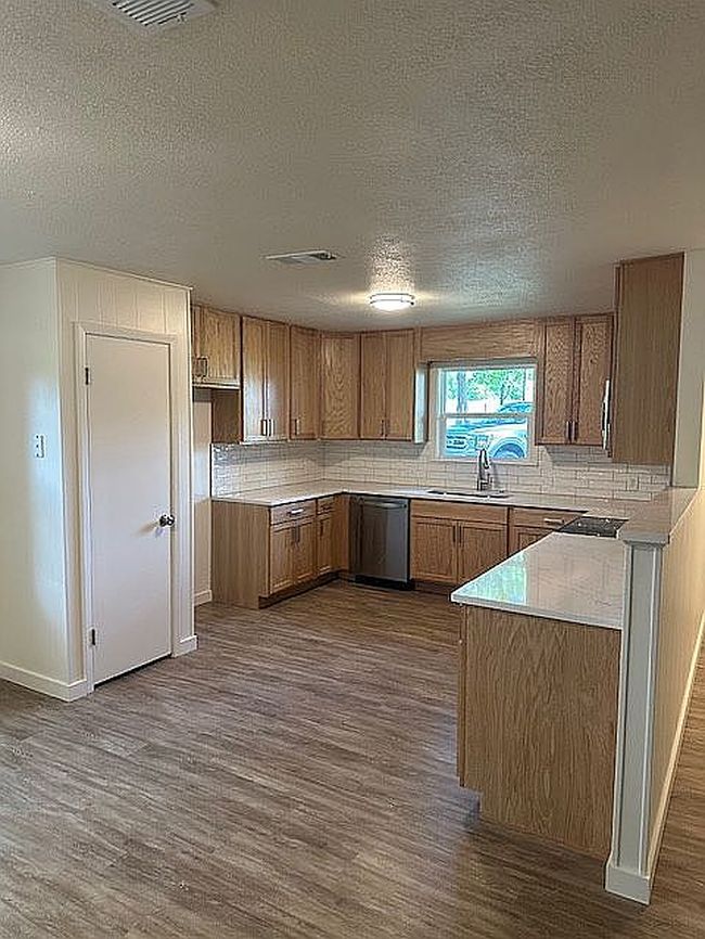Photo of 585 N Hill St, Tatum, TX