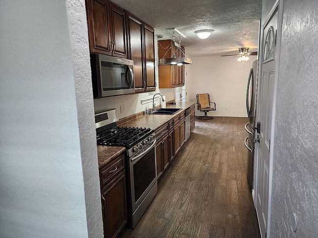 Photo of 1220 Crestview Dr, Vidor, TX