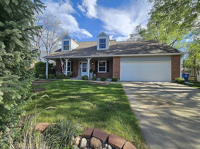 Image of 10208 W Roxbury Pl