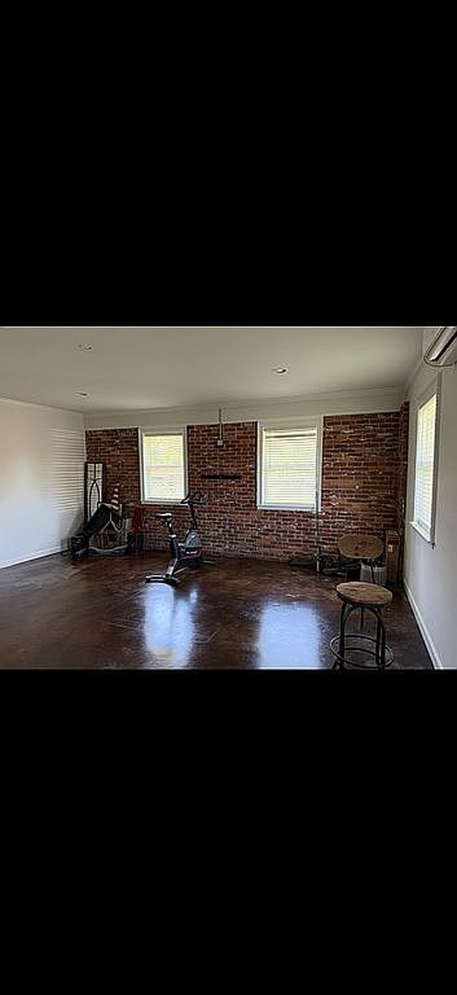 Image of 2417 Meadowbrook Dr