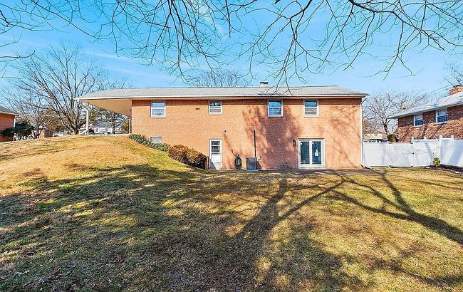 Photo of 2914 Chapel View Dr, Silver Spring, MD