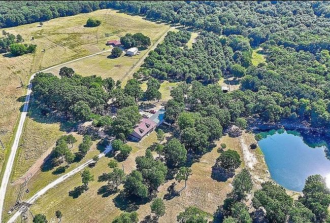Photo of 5889 Deer Crossing Ln, Quinlan, TX