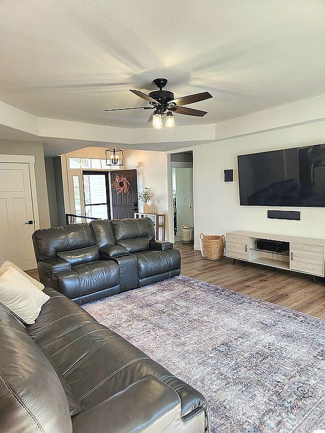 Photo of 835 13th Ave Sw, Mount Vernon, IA