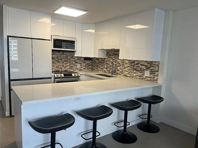 Photo of 425 Ena Rd #Penthouse 6A, Honolulu, HI