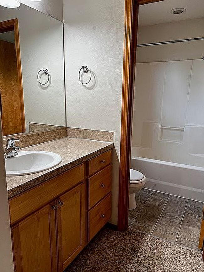 Photo of 80 Hill Dr, Cathlamet, WA