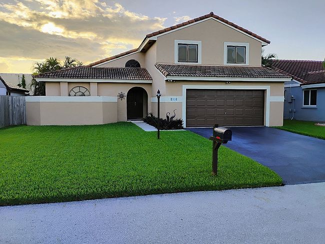 Photo of 5920 York Ln