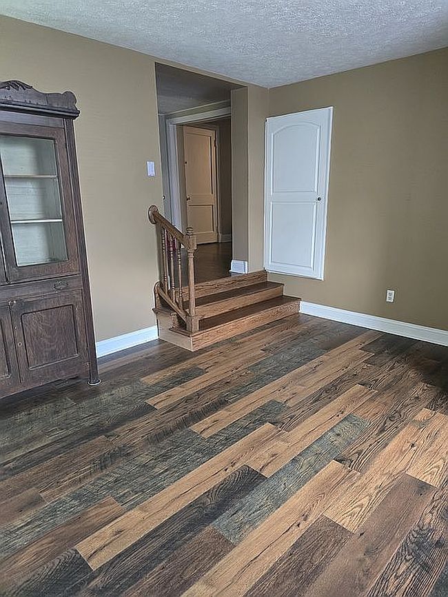 Additional photo 2 of property located at 221 Poplar Dr