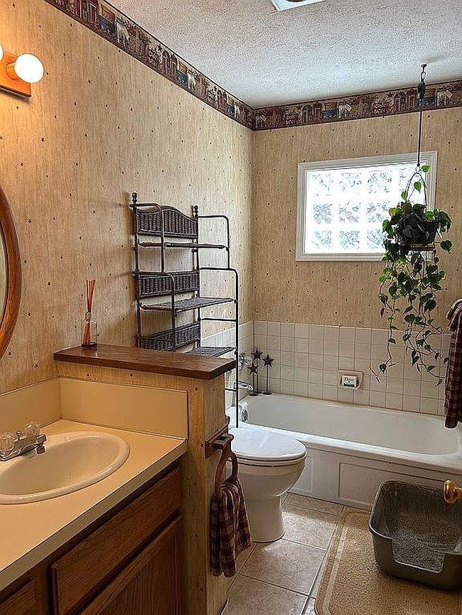 Additional photo 3 of property located at 1060 Silver Falls Dr Ne