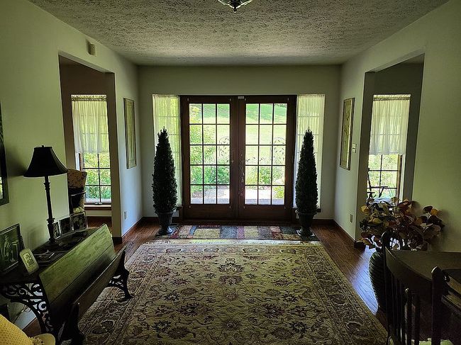 Photo of 36 Thoroughbred Rd, Scott Depot, WV