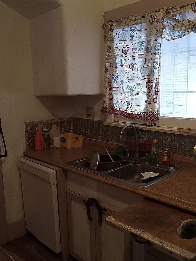 Photo of 83040 Magnolia Ave, Trona, CA
