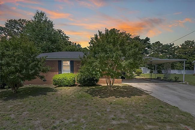 Photo of 2560 Pine Springs Dr, Fayetteville, NC