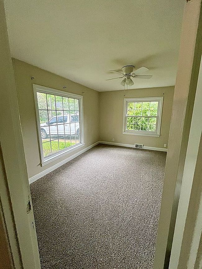 Photo of 601 Farquar Ave, Corydon, IN
