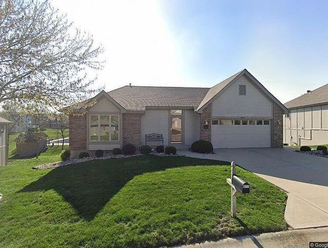 Photo of 8604 N Chatham Cir, Kansas City, MO