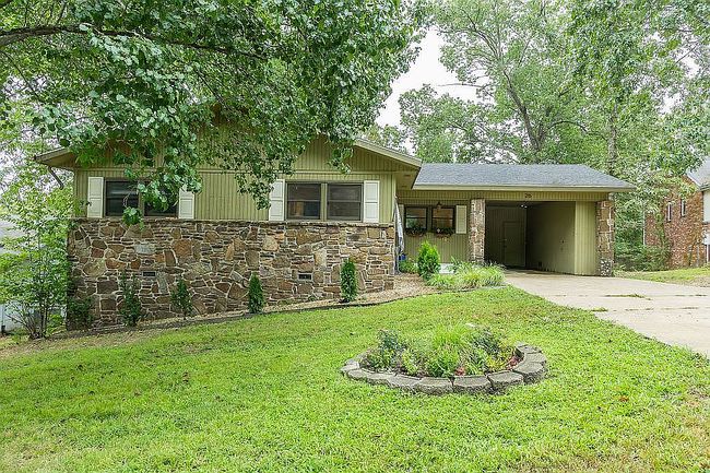 Photo of 26 Elizabeth Dr