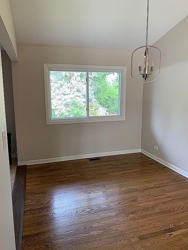 Photo of 1324 S Main St, Lombard, IL
