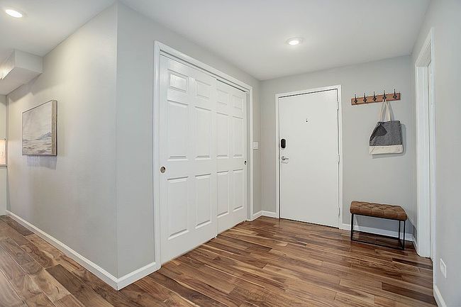 Image of 909 Logan St Apt 1B