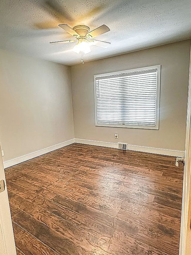 Photo of 811 Mccullum Ave, Elizabethtown, KY