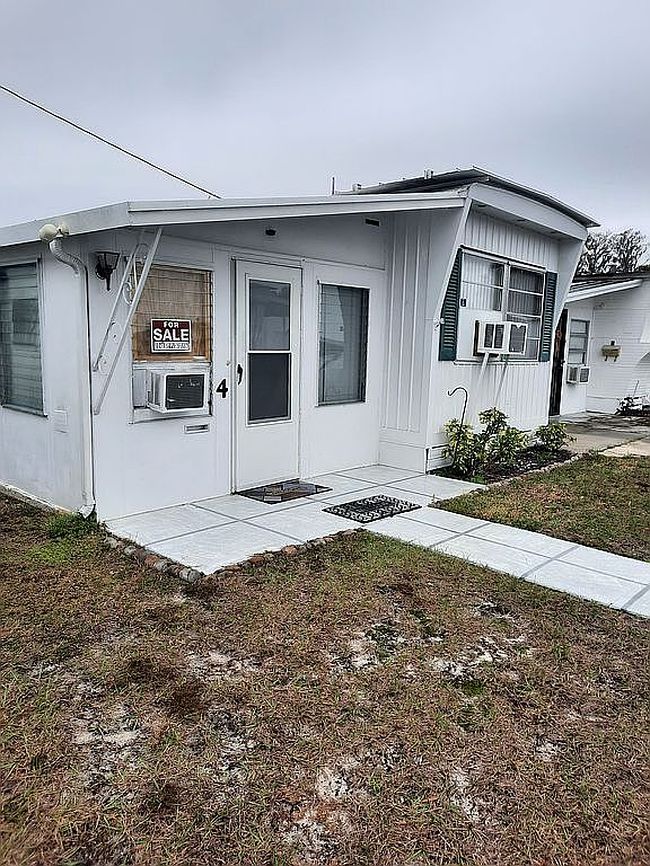 Photo of 4 Palm Pl, Tavares, FL