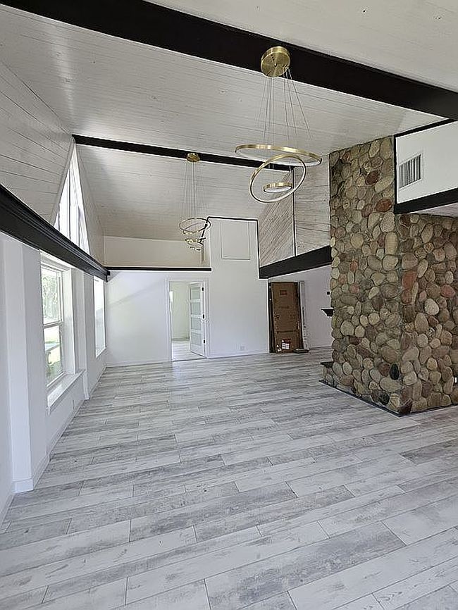Photo of 1913 Lakewood Dr, Clearwater, FL