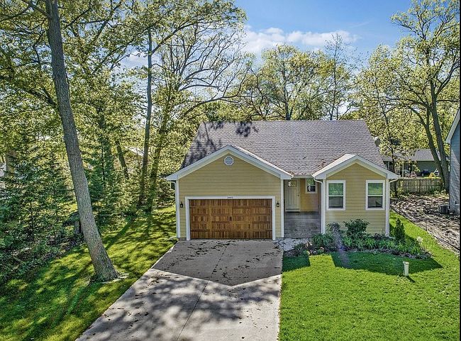 Photo of 34450 N Hickory Ln, Round Lake, IL