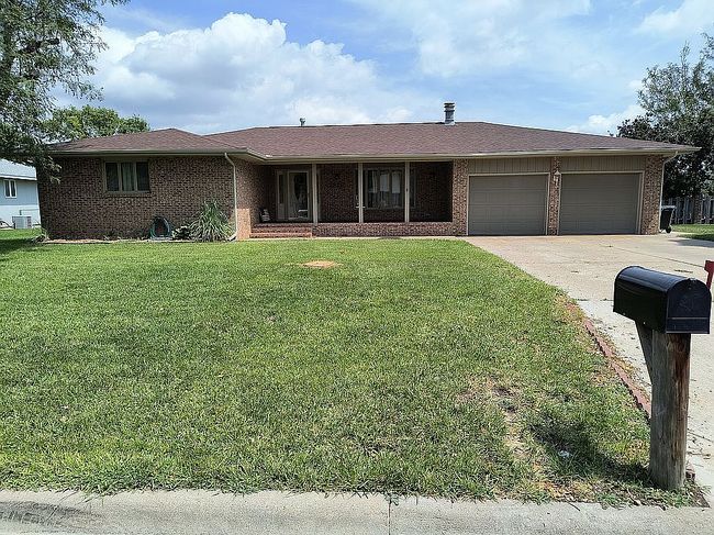 Photo of 2802 Toalson Ave, Dodge City, KS